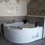 White - Jacuzzi, Swimming Pool & View Lezzeno