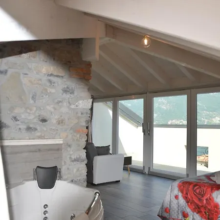 White - Jacuzzi, Swimming Pool & View דירה לצנו