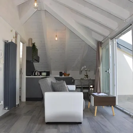 White - Jacuzzi, Swimming Pool & View Apartmán