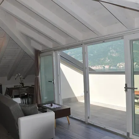 White - Jacuzzi, Swimming Pool & View Apartmán Lezzeno