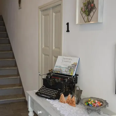 White - Jacuzzi, Swimming Pool & View דירה