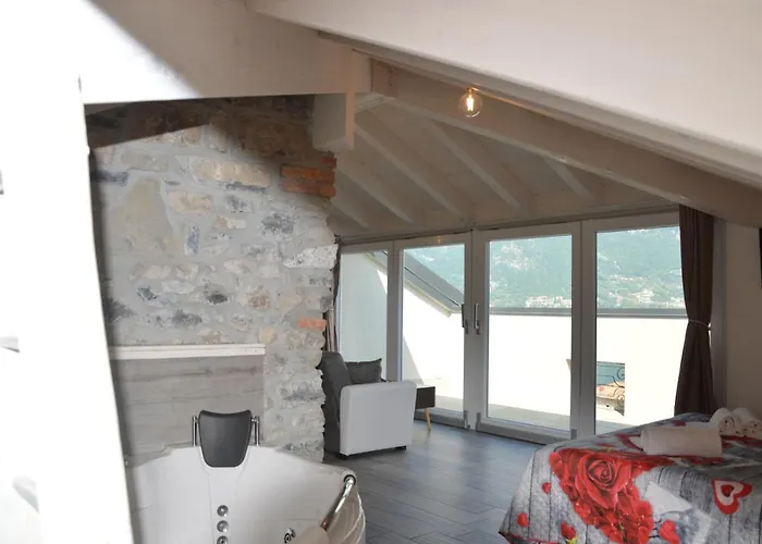 White - Jacuzzi, Swimming Pool & View Lägenhet Lezzeno