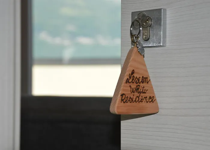 White - Jacuzzi, Swimming Pool & View Lägenhet *