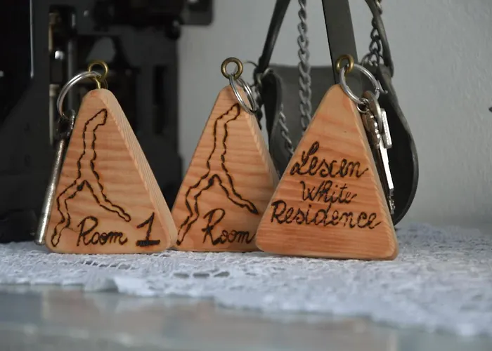 White - Jacuzzi, Swimming Pool & View *