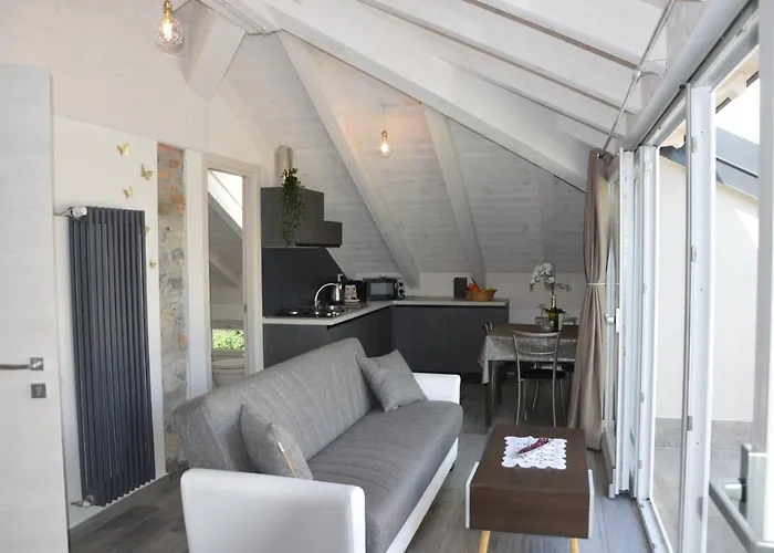 White - Jacuzzi, Swimming Pool & View Apartment Lezzeno