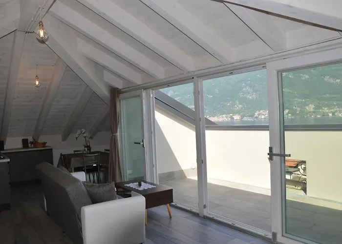 White - Jacuzzi, Swimming Pool & View Apartment Lezzeno