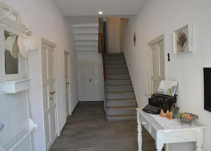 White - Jacuzzi, Swimming Pool & View Apartment *