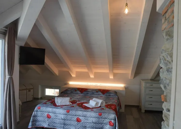 White - Jacuzzi, Swimming Pool & View Apartment *