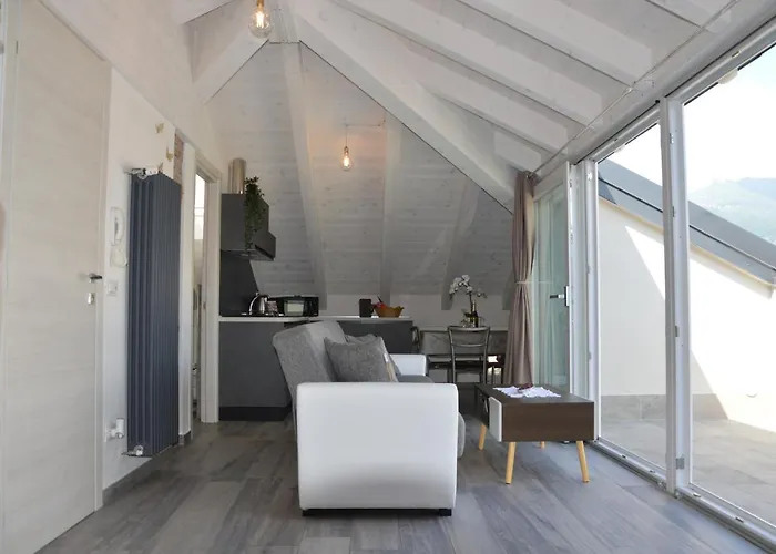 White - Jacuzzi, Swimming Pool & View Apartment